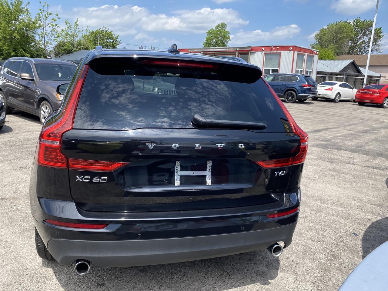 2020 Volvo XC60 T6 AWD Momentum Photo