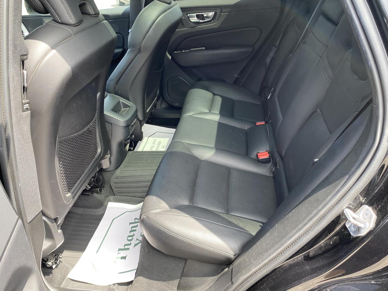 2020 Volvo XC60 T6 AWD Momentum Photo
