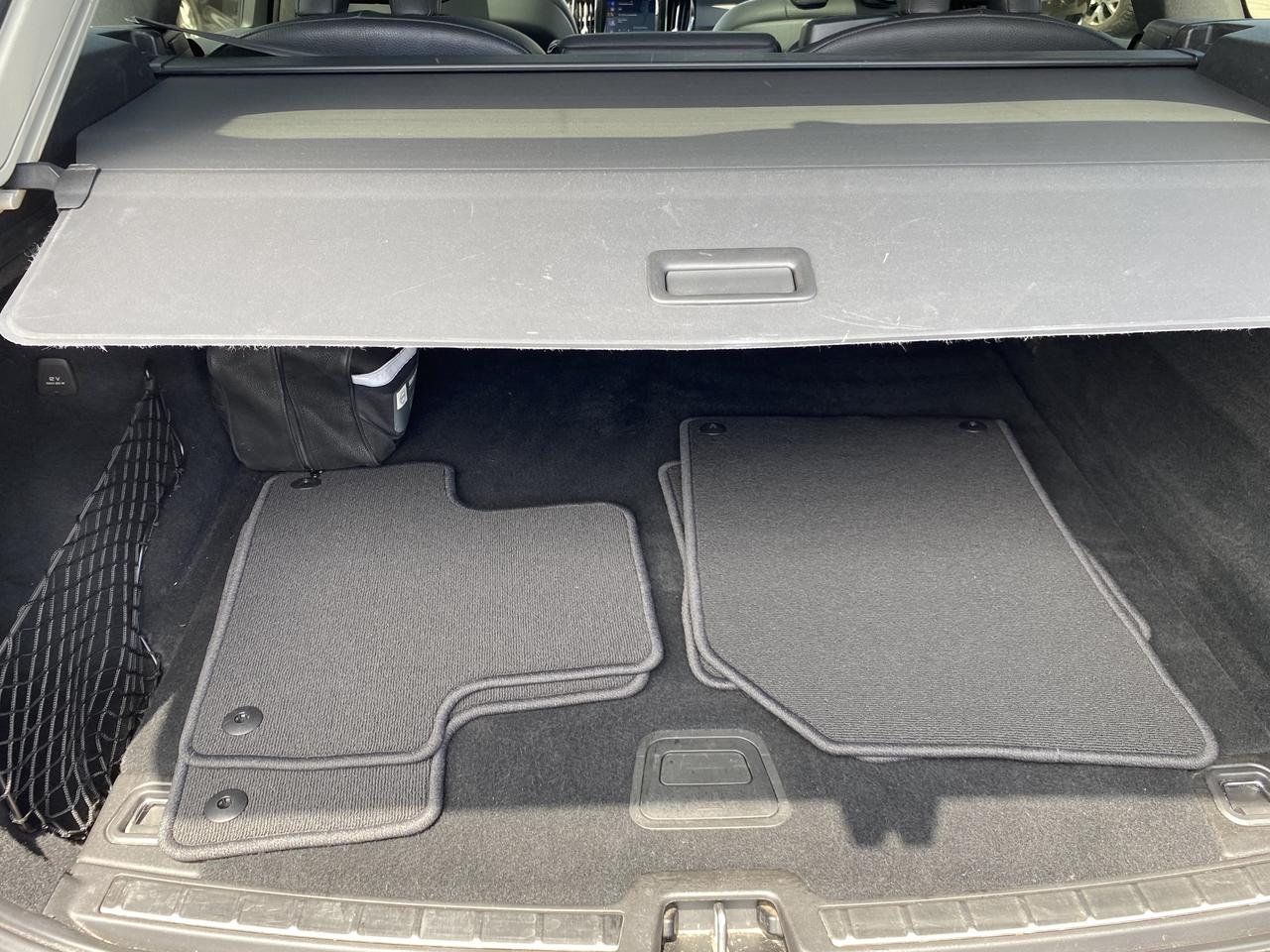 2020 Volvo XC60 T6 AWD Momentum Photo