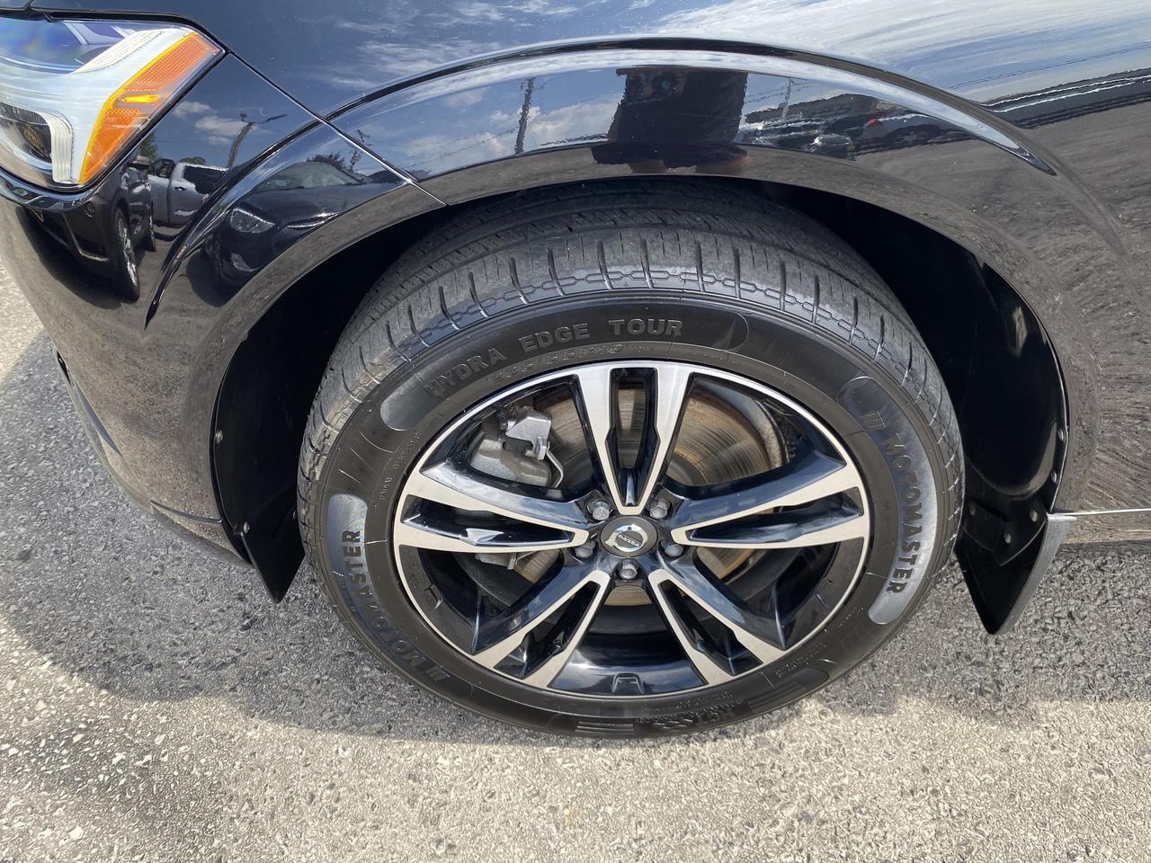 2020 Volvo XC60 T6 AWD Momentum Photo