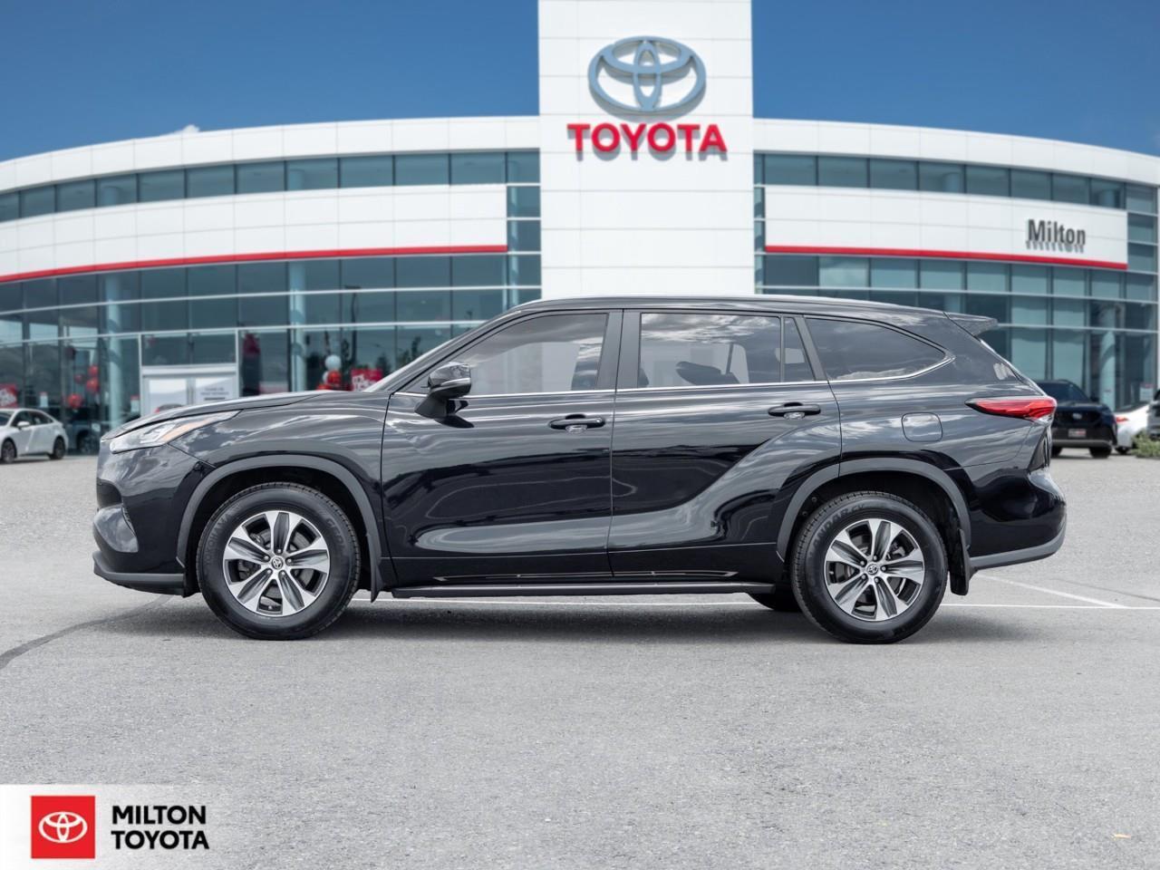 2023 Toyota Highlander LEATHER SUNROOF BLIND SPOT 8 PASSENGER ONE OWNER X Photo
