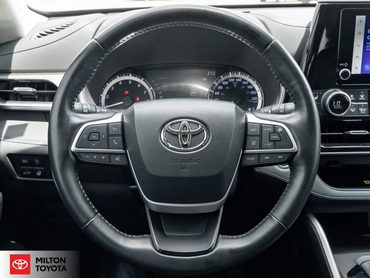 2023 Toyota Highlander LEATHER SUNROOF BLIND SPOT 8 PASSENGER ONE OWNER X Photo