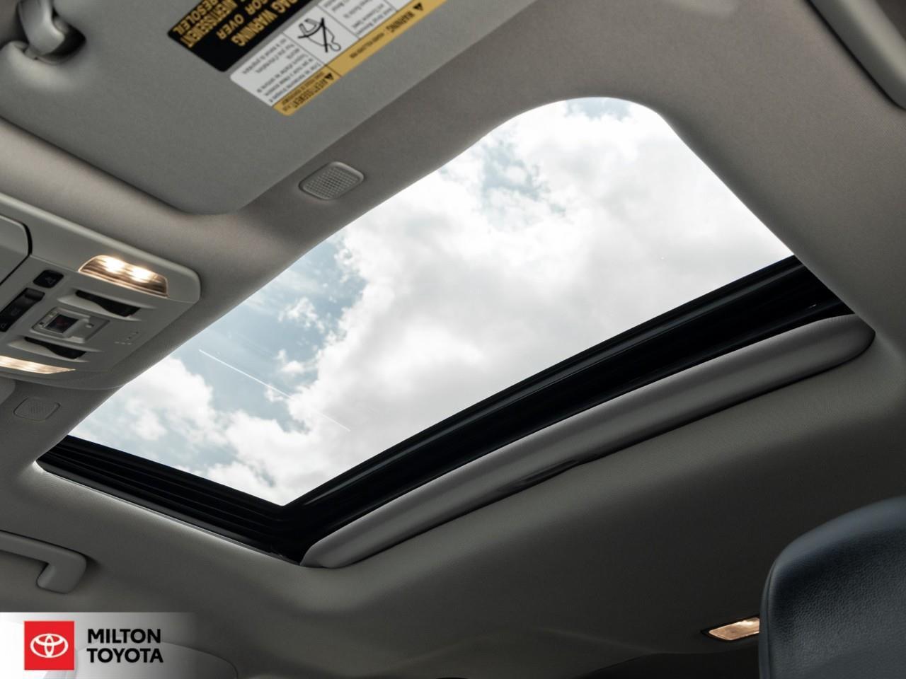 2023 Toyota Highlander LEATHER SUNROOF BLIND SPOT 8 PASSENGER ONE OWNER X Photo
