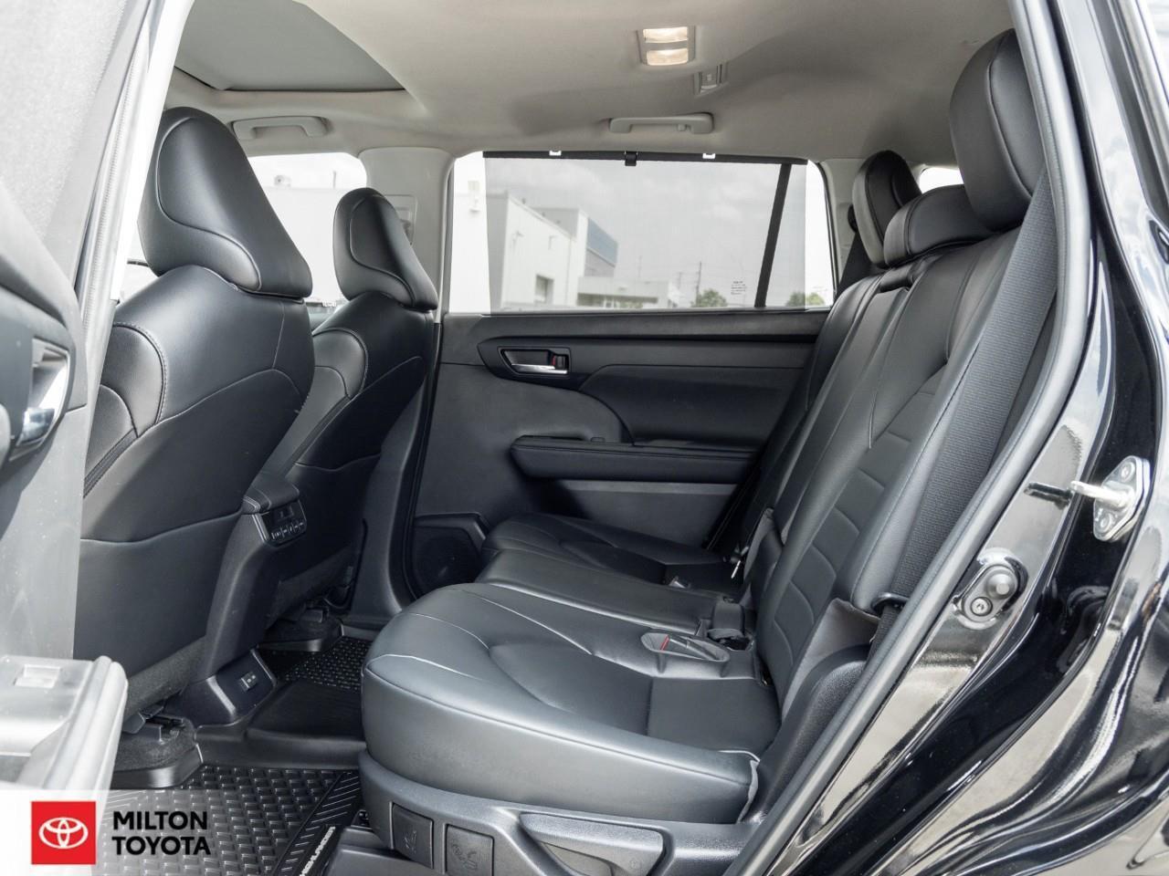 2023 Toyota Highlander LEATHER SUNROOF BLIND SPOT 8 PASSENGER ONE OWNER X Photo