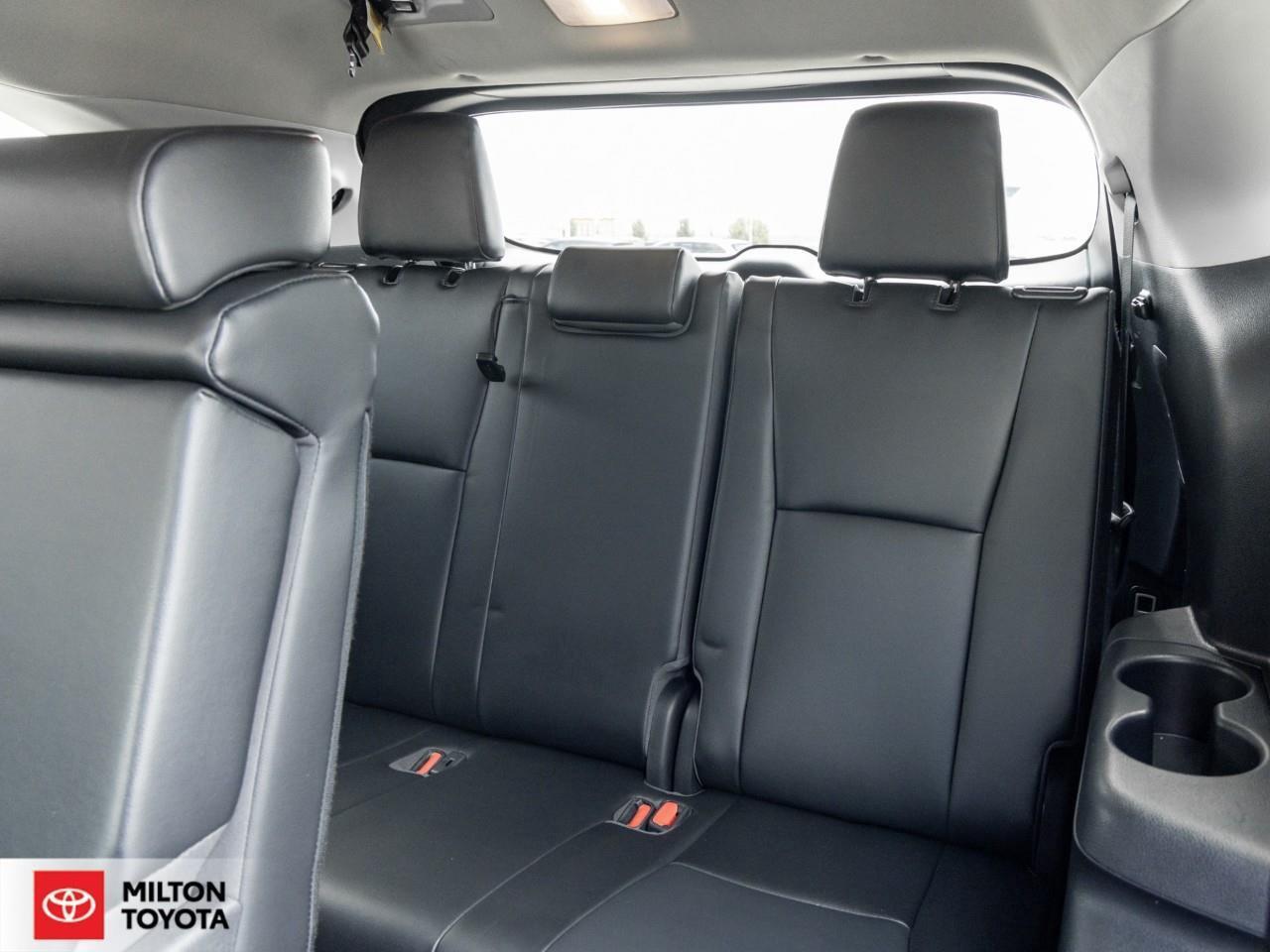 2023 Toyota Highlander LEATHER SUNROOF BLIND SPOT 8 PASSENGER ONE OWNER X Photo