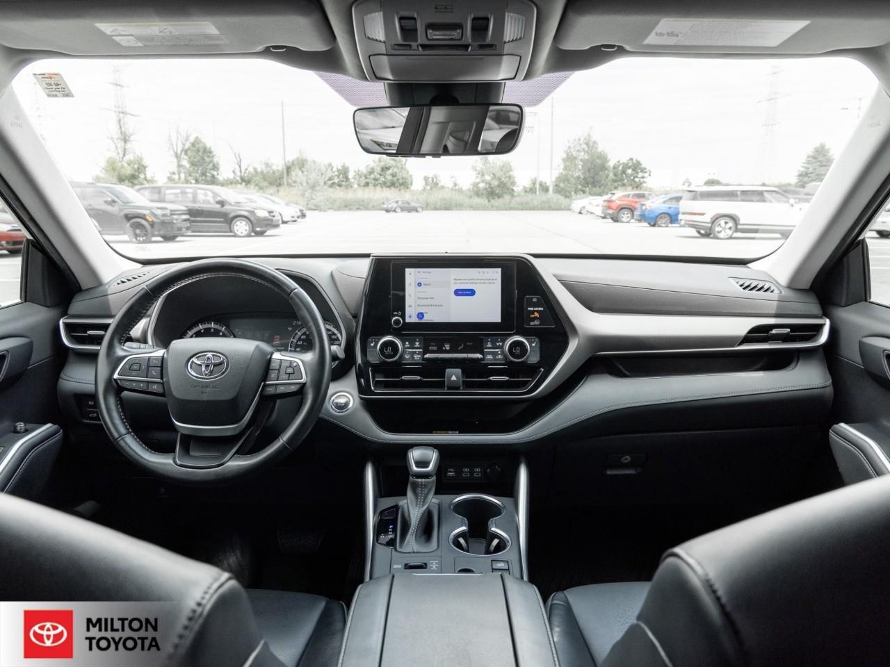 2023 Toyota Highlander LEATHER SUNROOF BLIND SPOT 8 PASSENGER ONE OWNER X Photo