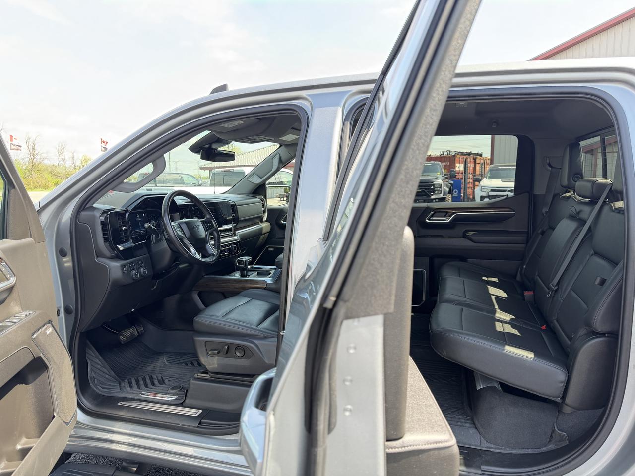 2023 Chevrolet Silverado 1500 4WD Crew Cab 147  RST Photo