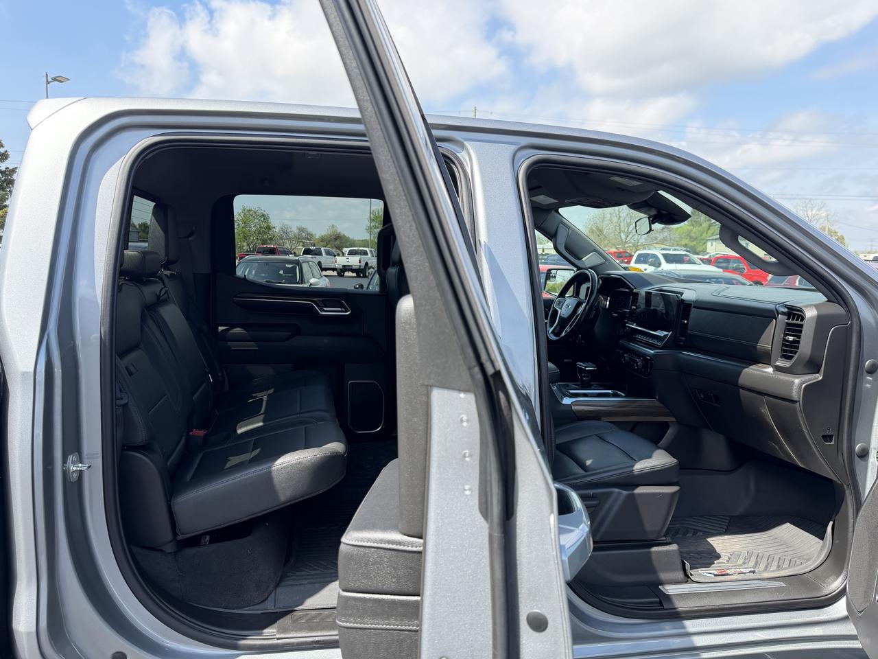 2023 Chevrolet Silverado 1500 4WD Crew Cab 147  RST Photo