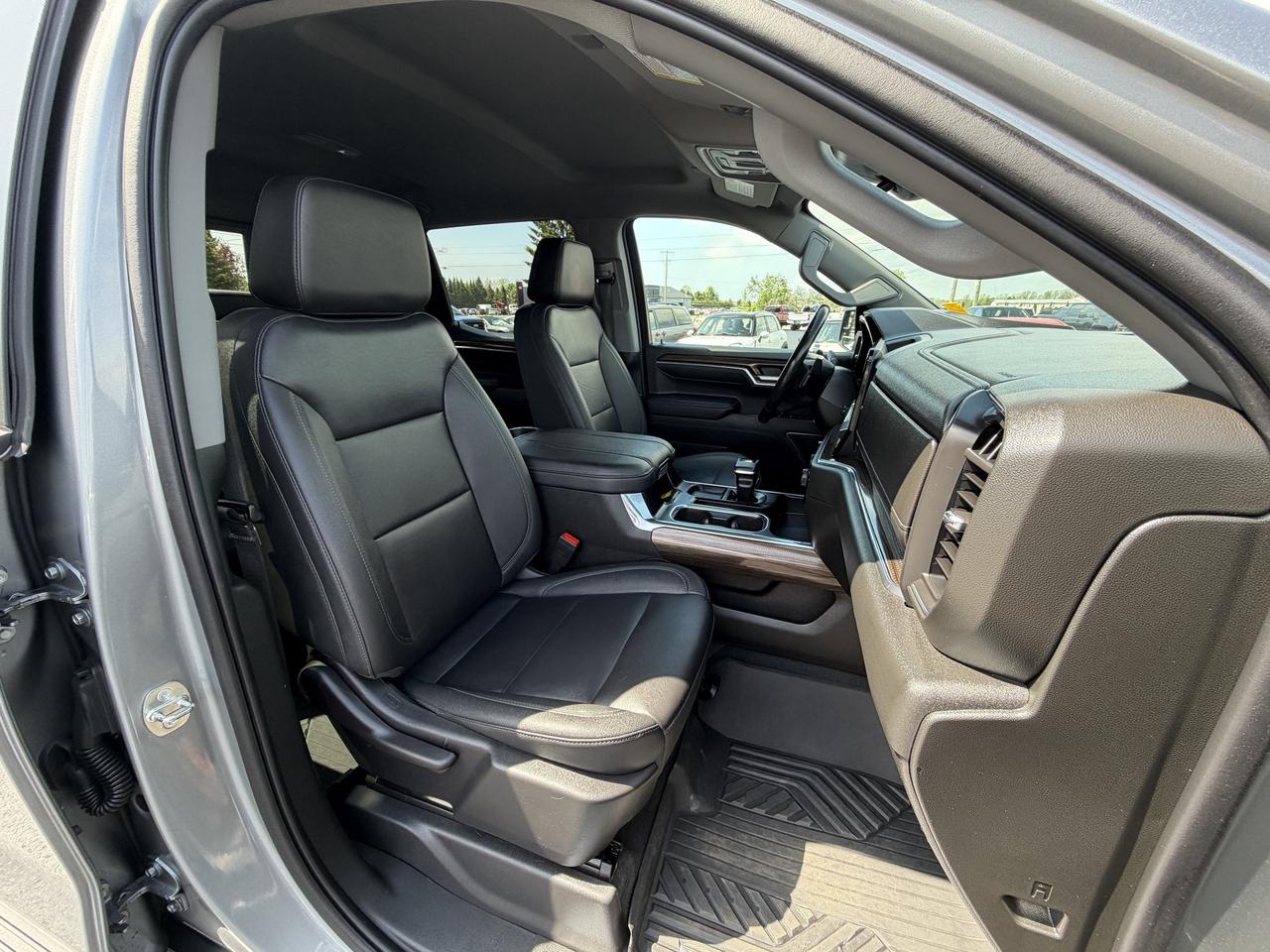 2023 Chevrolet Silverado 1500 4WD Crew Cab 147  RST Photo