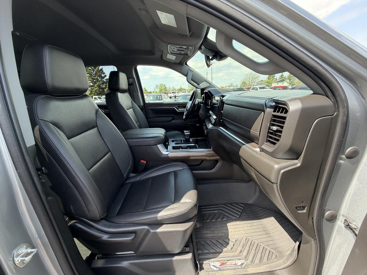 2023 Chevrolet Silverado 1500 4WD Crew Cab 147  RST Photo
