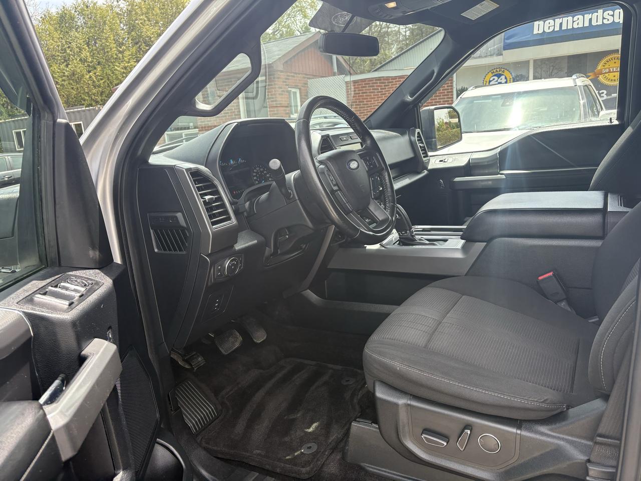 2017 Ford F-150 XLT  5.0L Photo