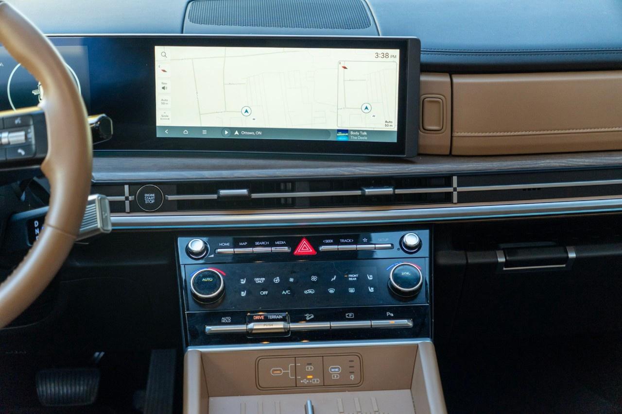 2026 Hyundai Santa Fe Hybrid Luxury AWD Photo