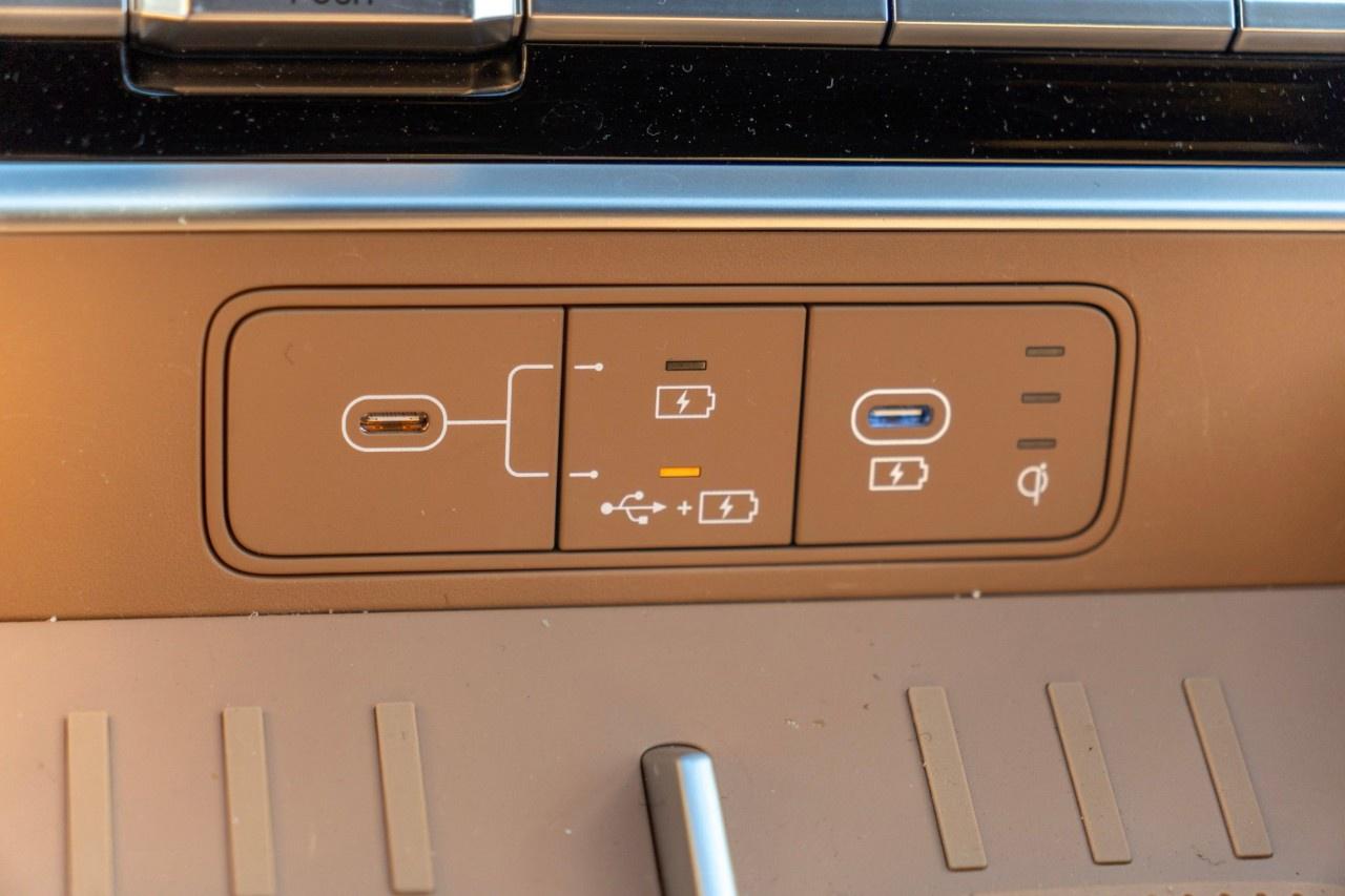 2026 Hyundai Santa Fe Hybrid Luxury AWD Photo