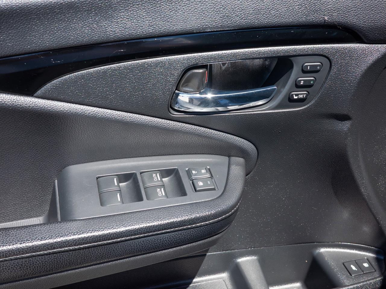 2016 Honda Pilot Touring - Seat Memory   Dual Moonroof Photo