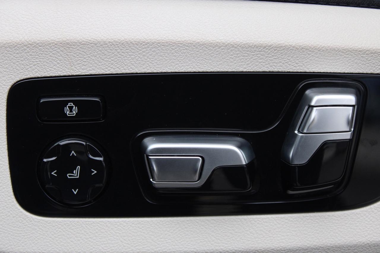 2019 BMW X7 xDrive50i   No Accident   7 Passenger   Individual Photo