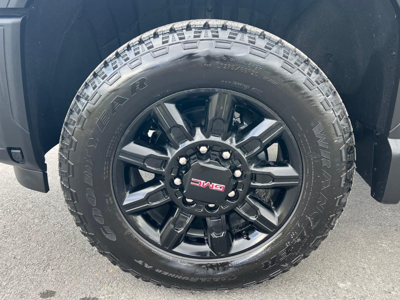 2026 GMC SIERRA 2500HD Crew Cab Standard Box 4-Wheel Drive AT4 Photo