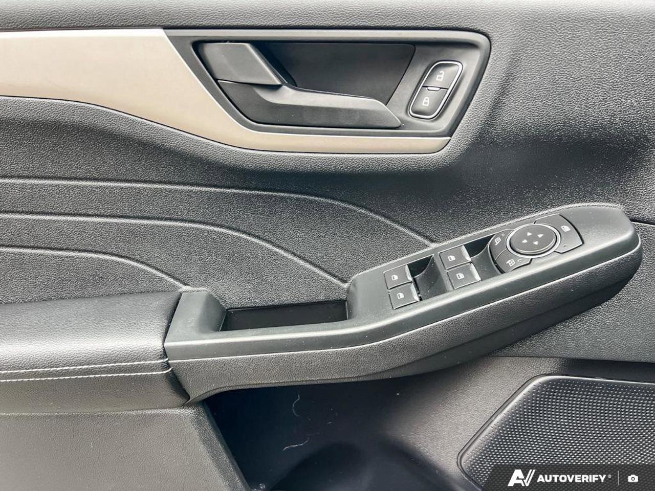 2022 Ford Escape SE   HTD STEER WHEEL   HTD FRNT SEATS Photo
