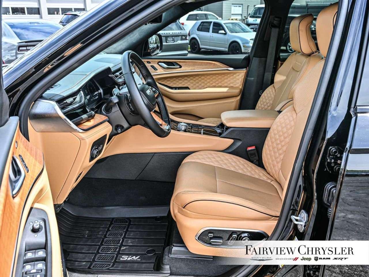 2025 Jeep Grand Cherokee Summit Reserve 4x4 HIGH ALTUTUDE   19SPK MCINTOSH   PANO ROOF   MASSAGE SEATS   HEATED SEATS   LEATHER   NAVIGATION Photo