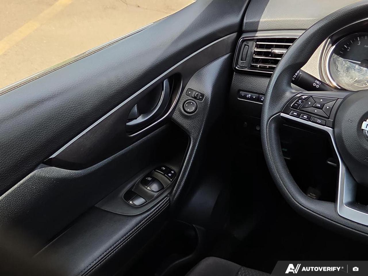 2020 Nissan Qashqai S HEATED SEATS   LANE ASSIST   SMART DEVICE INTEGR Photo