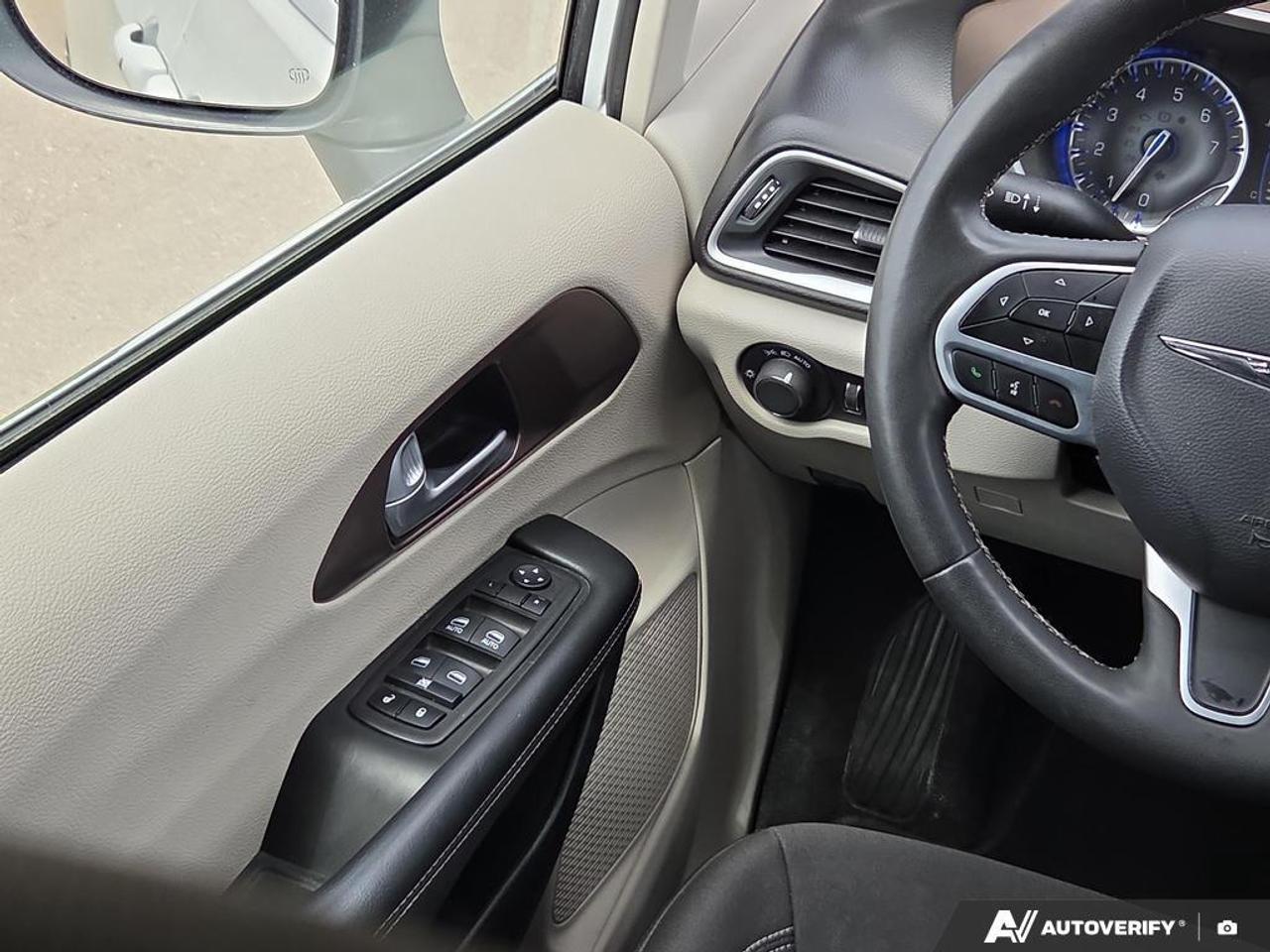 2024 Chrysler Grand Caravan SXT HEATED SEATS   REMOTE START   SMART DEVICE INT Photo
