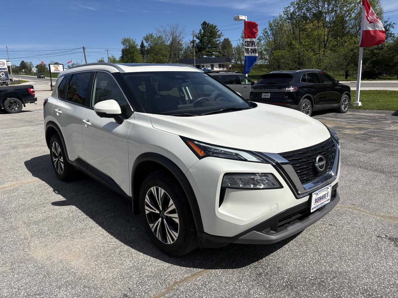 2023 Nissan Rogue SV MOONROOF Photo3