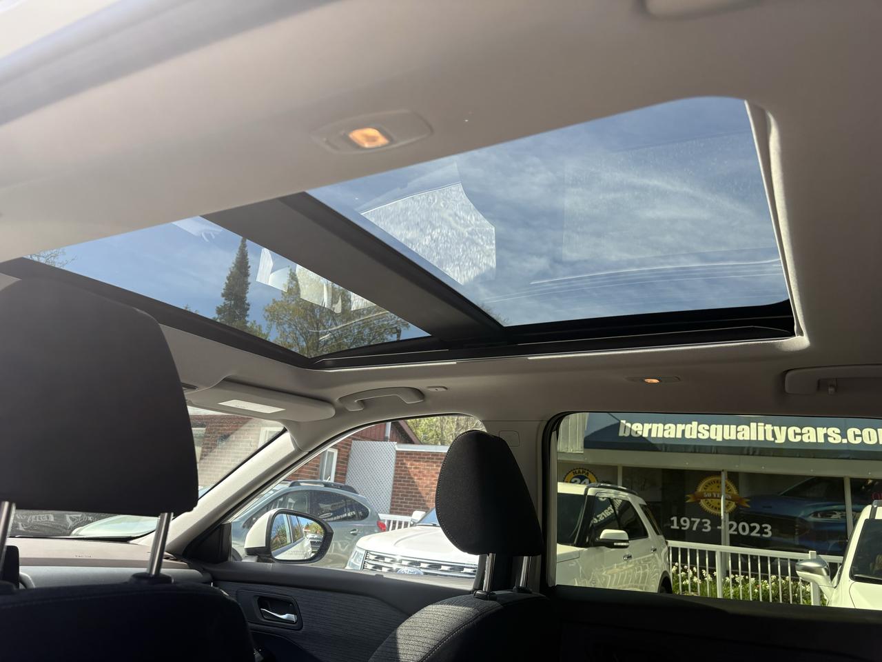 2023 Nissan Rogue SV MOONROOF Photo