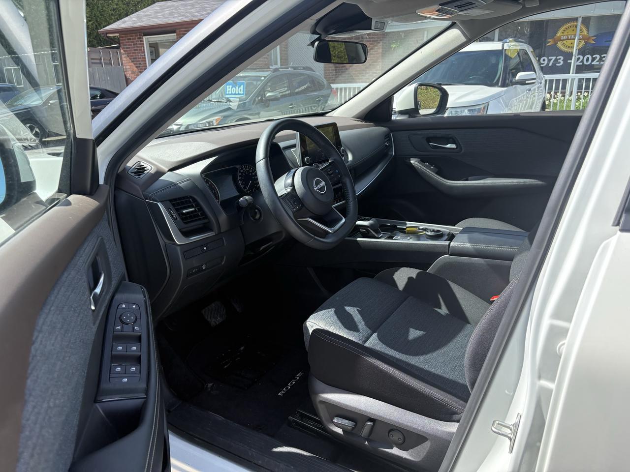2023 Nissan Rogue SV MOONROOF Photo