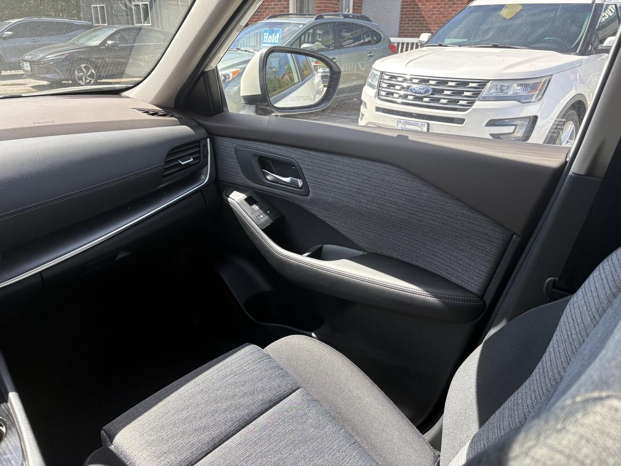 2023 Nissan Rogue SV MOONROOF Photo