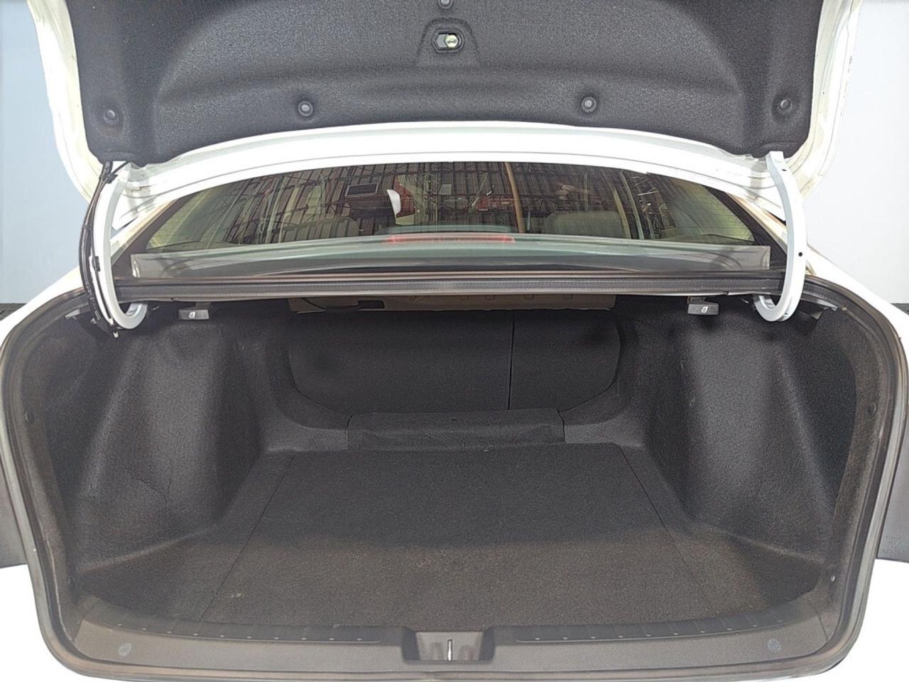 2022 Honda Civic Sedan EX   Low KMs   Sunroof   Blind Spot Assist   White Photo