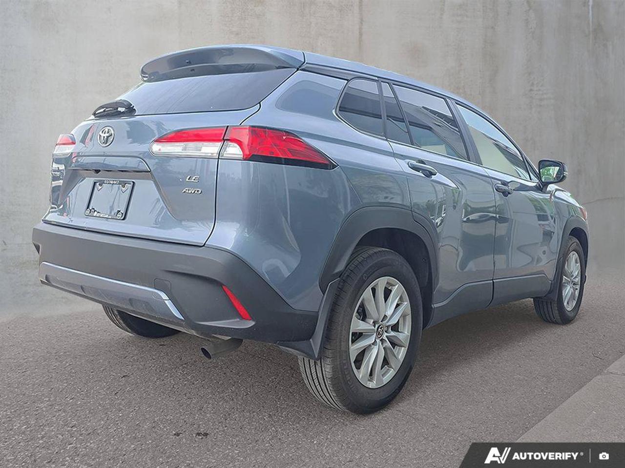 2025 Toyota Corolla Cross LE AWD | Apple Car Play | Heated Seats | Photo4