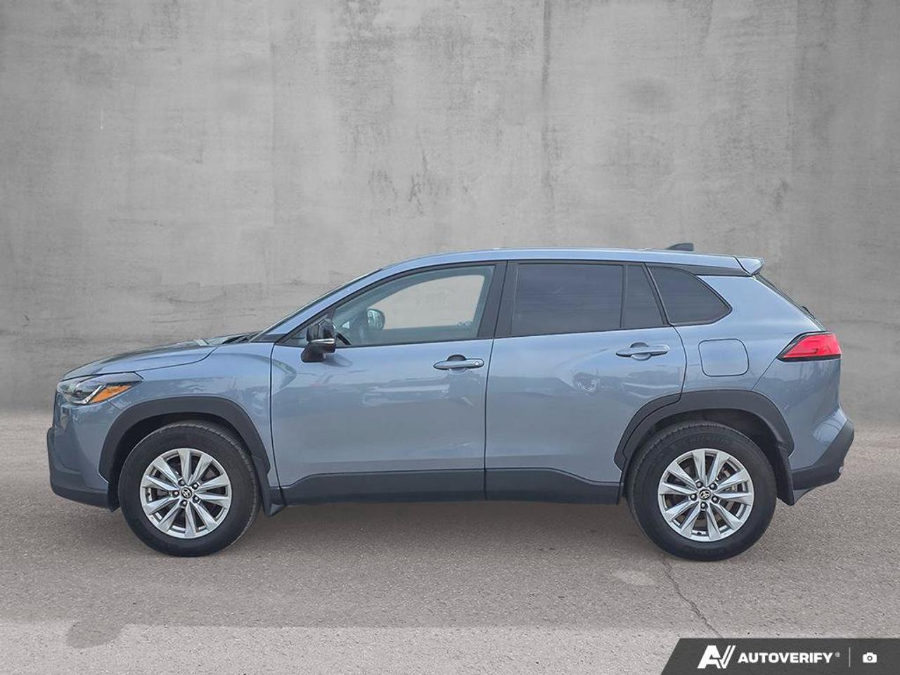 2025 Toyota Corolla Cross LE AWD | Apple Car Play | Heated Seats | Photo
