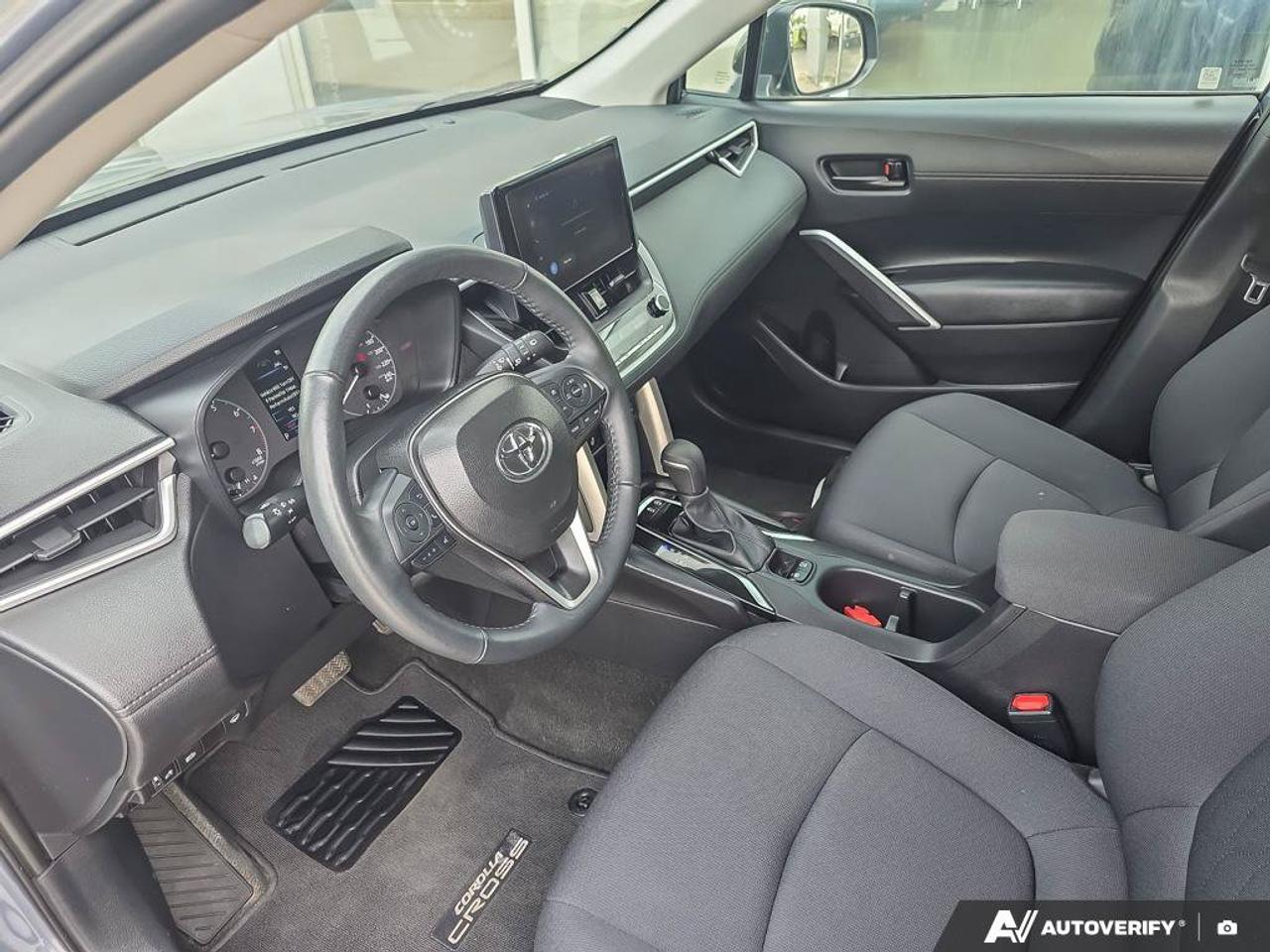 2025 Toyota Corolla Cross LE AWD | Apple Car Play | Heated Seats | Photo
