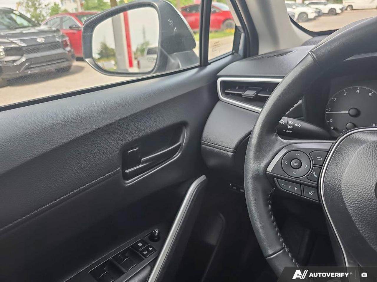 2025 Toyota Corolla Cross LE AWD | Apple Car Play | Heated Seats | Photo