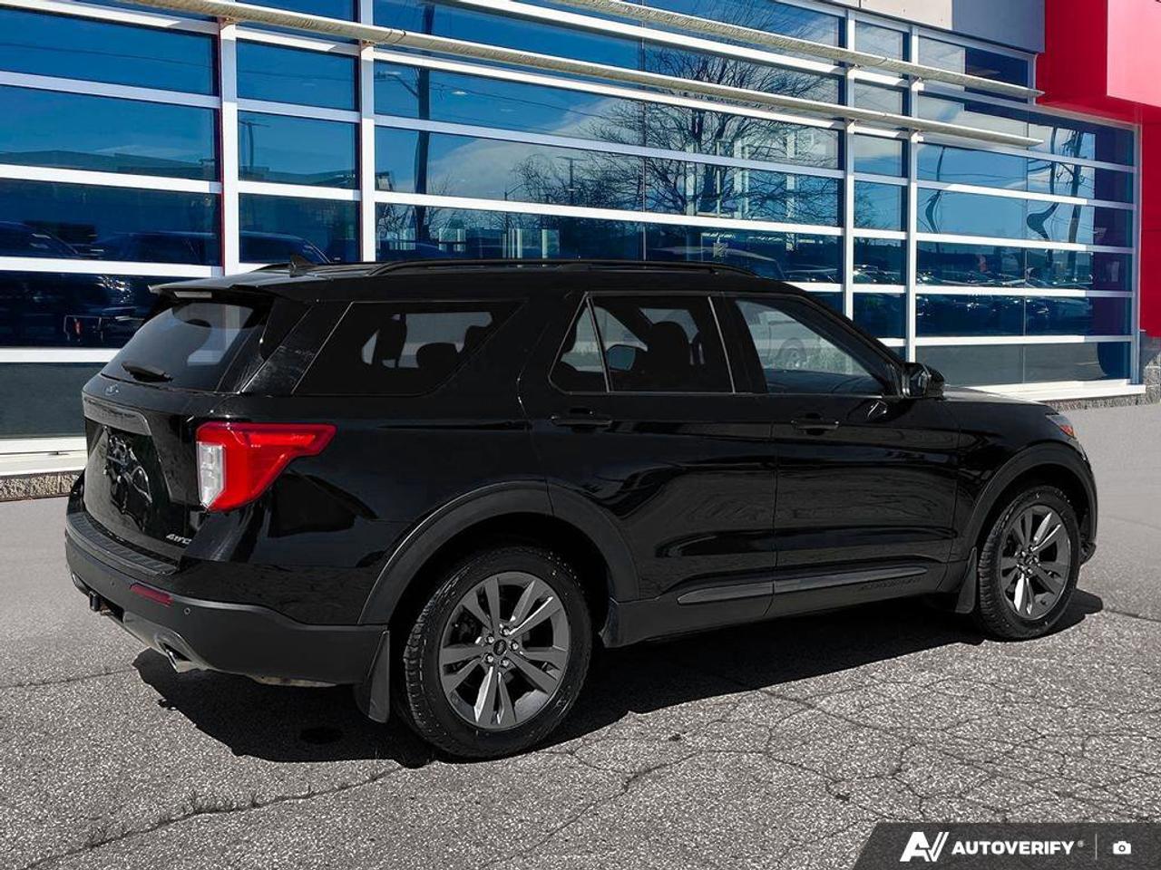 2022 Ford Explorer XLT | Sunroof | Heated Seats & Steering Wheel | Blind-Spot | Adaptive Cruise | Pre-Collision Braking Photo