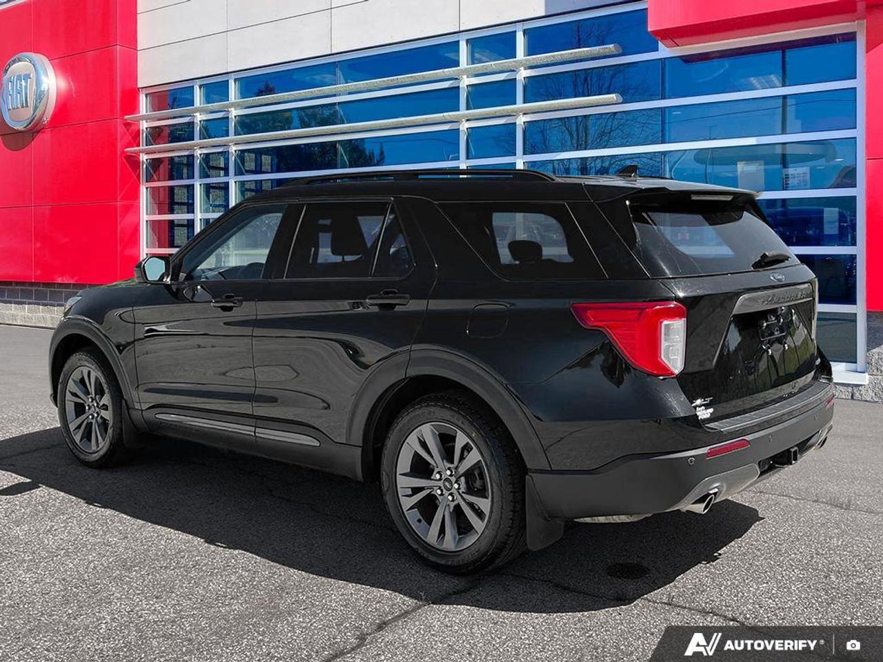 2022 Ford Explorer XLT | Sunroof | Heated Seats & Steering Wheel | Blind-Spot | Adaptive Cruise | Pre-Collision Braking Photo