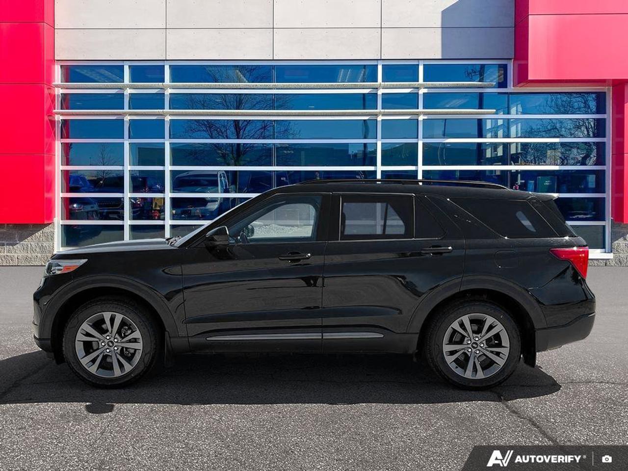 2022 Ford Explorer XLT | Sunroof | Heated Seats & Steering Wheel | Blind-Spot | Adaptive Cruise | Pre-Collision Braking Photo