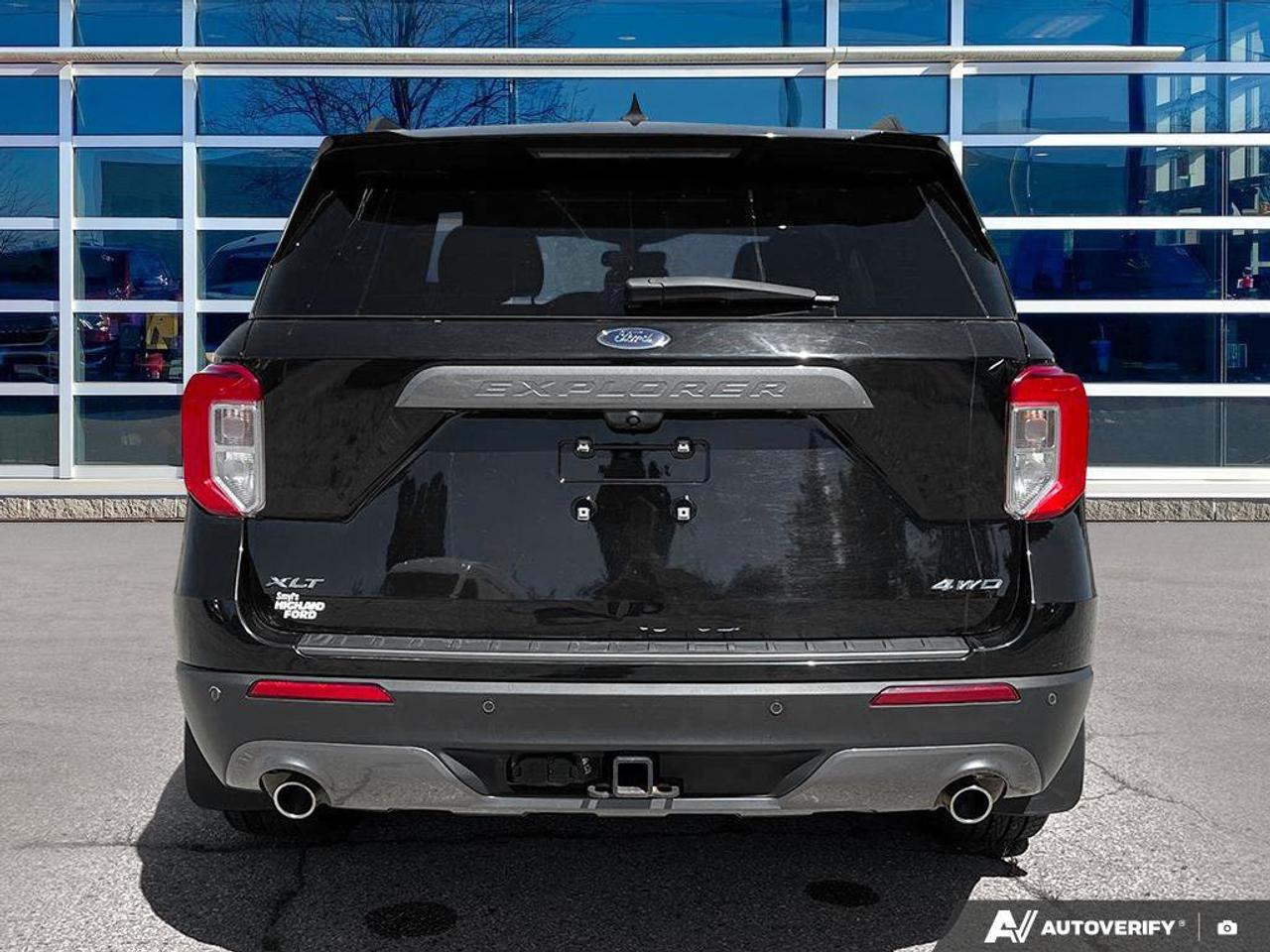 2022 Ford Explorer XLT | Sunroof | Heated Seats & Steering Wheel | Blind-Spot | Adaptive Cruise | Pre-Collision Braking Photo