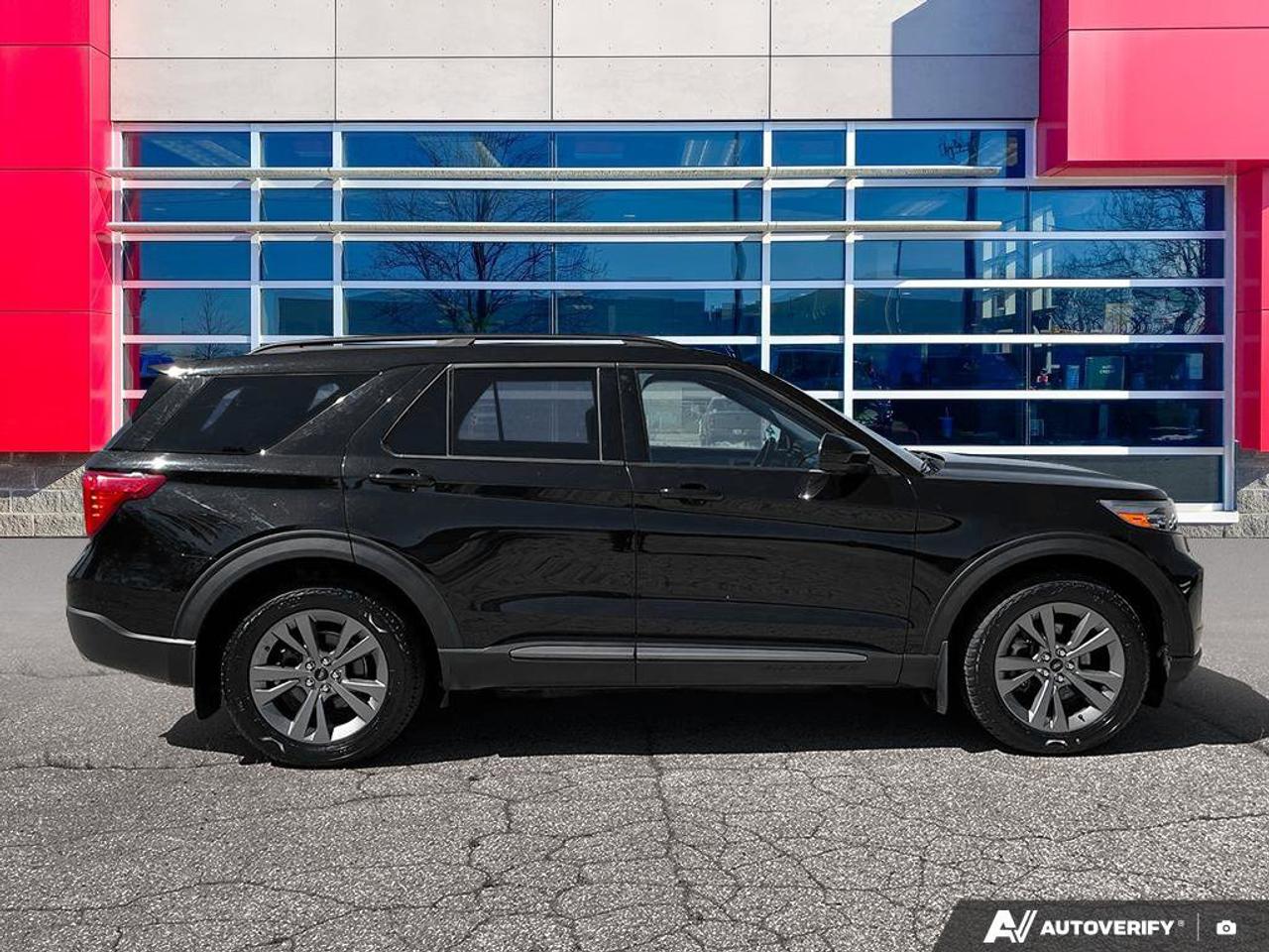 2022 Ford Explorer XLT | Sunroof | Heated Seats & Steering Wheel | Blind-Spot | Adaptive Cruise | Pre-Collision Braking Photo