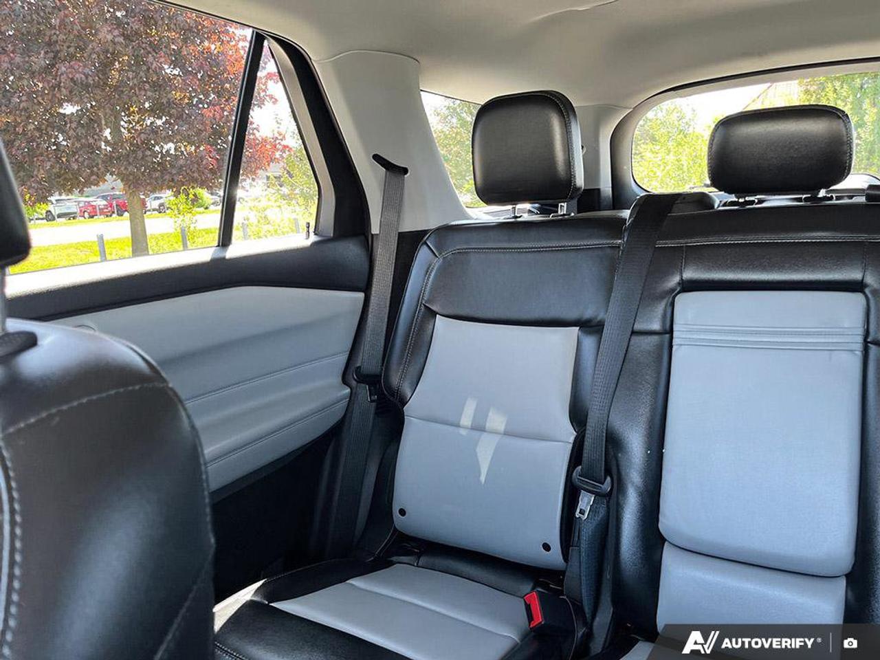 2022 Ford Explorer XLT | Sunroof | Heated Seats & Steering Wheel | Blind-Spot | Adaptive Cruise | Pre-Collision Braking Photo