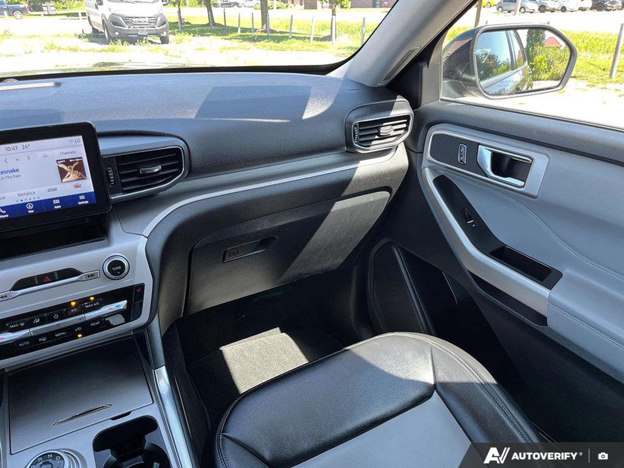 2022 Ford Explorer XLT | Sunroof | Heated Seats & Steering Wheel | Blind-Spot | Adaptive Cruise | Pre-Collision Braking Photo