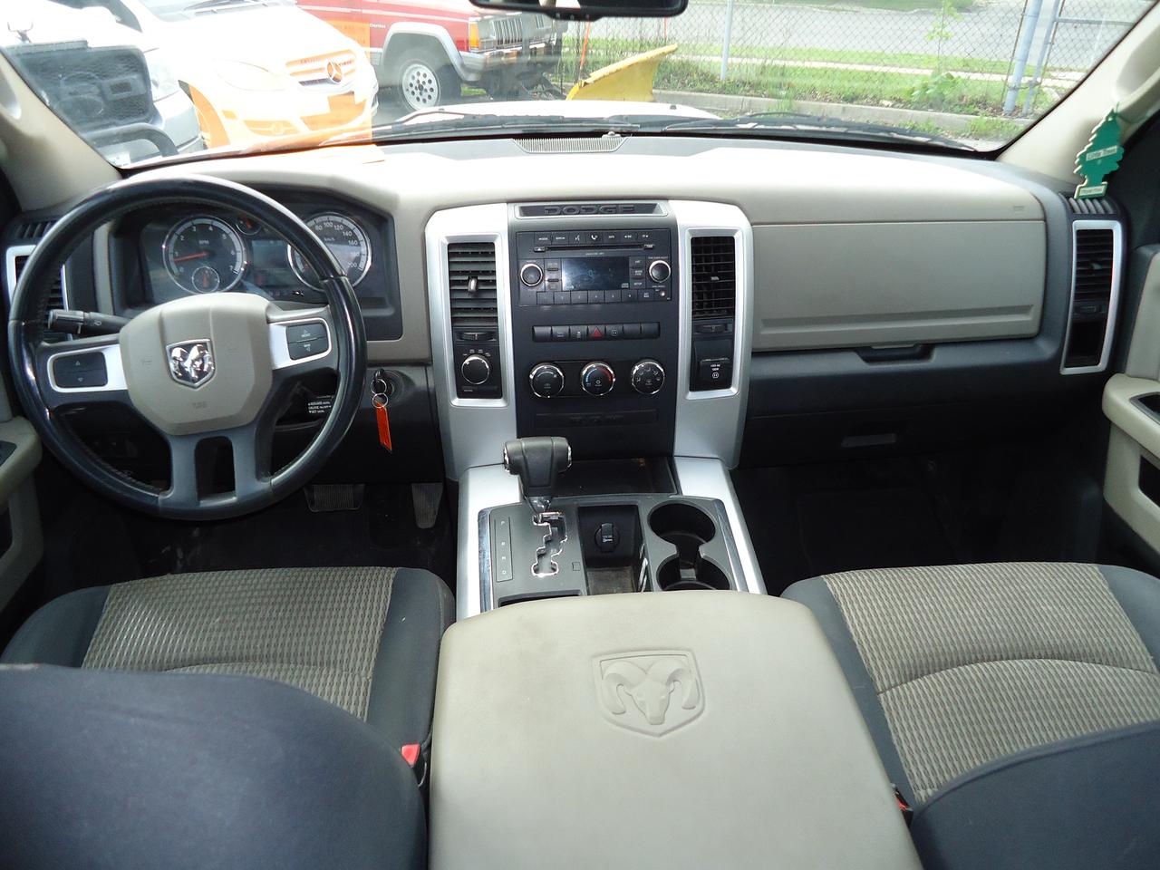 2011 RAM 1500 4WD CREW CAB 140.5" BIG HORN Photo