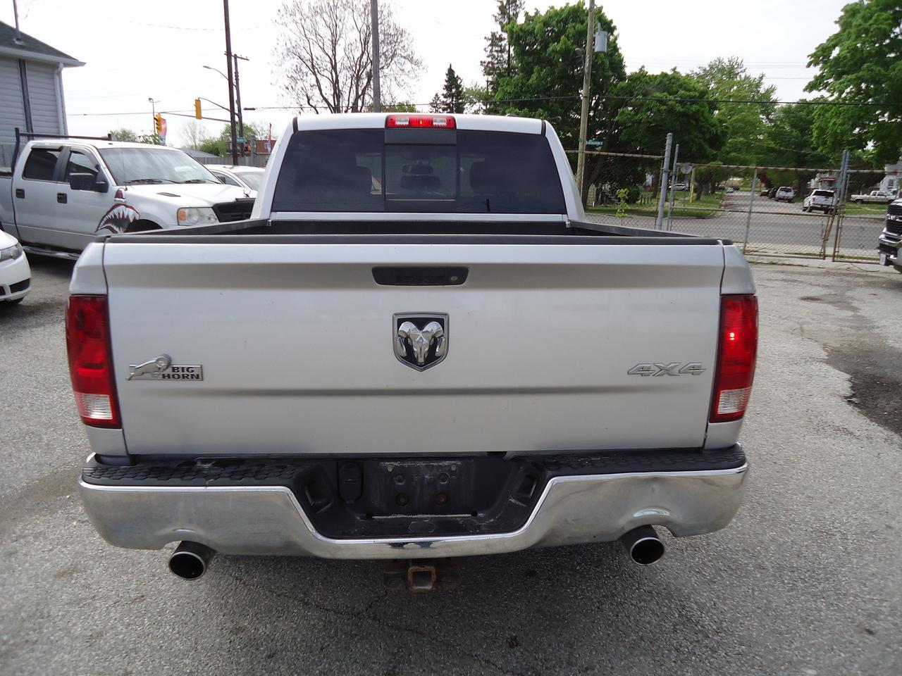 2011 RAM 1500 4WD CREW CAB 140.5" BIG HORN Photo3