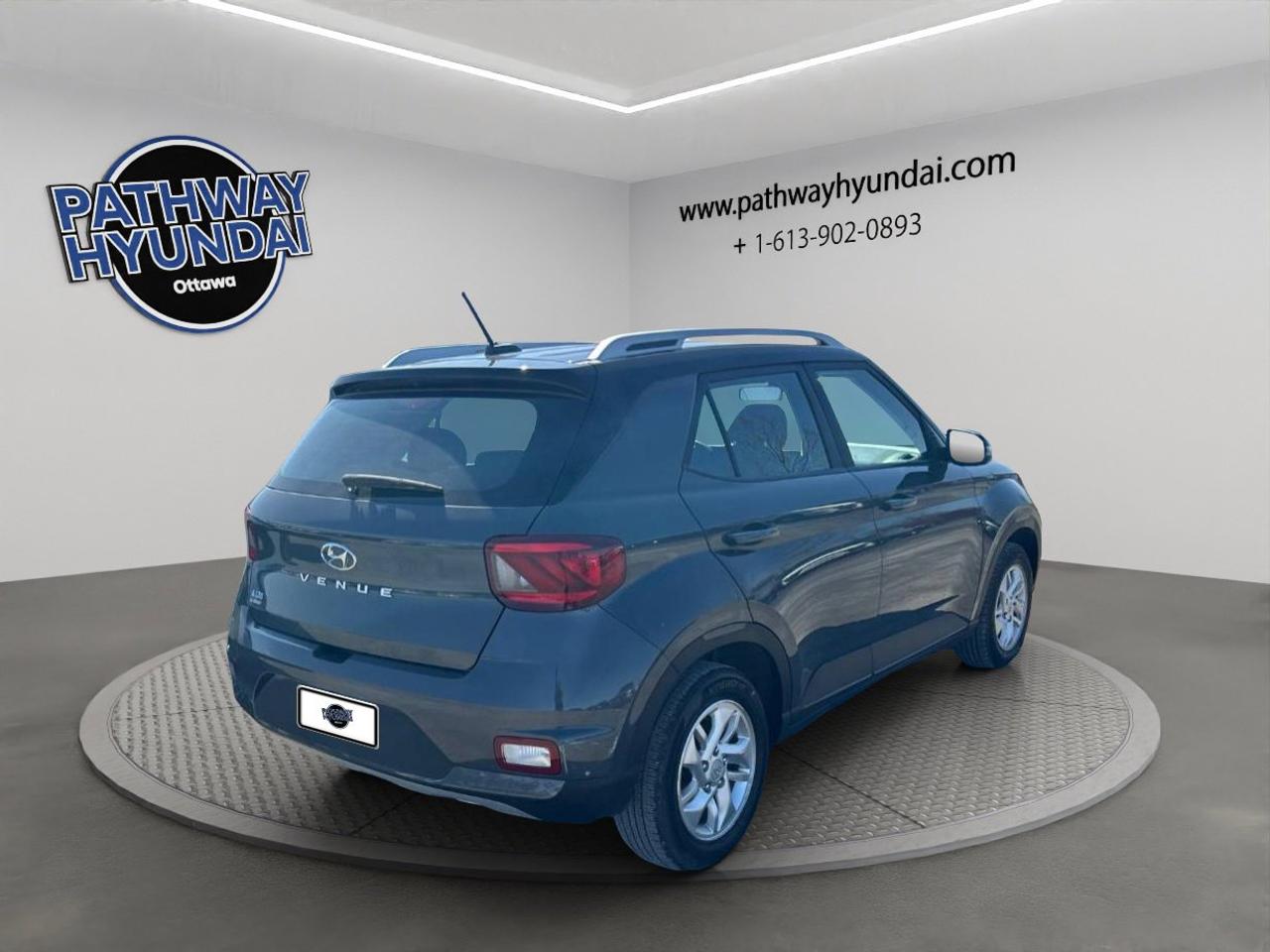 2023 Hyundai Venue Preferred | Reverse Cam | Heated Seats Photo