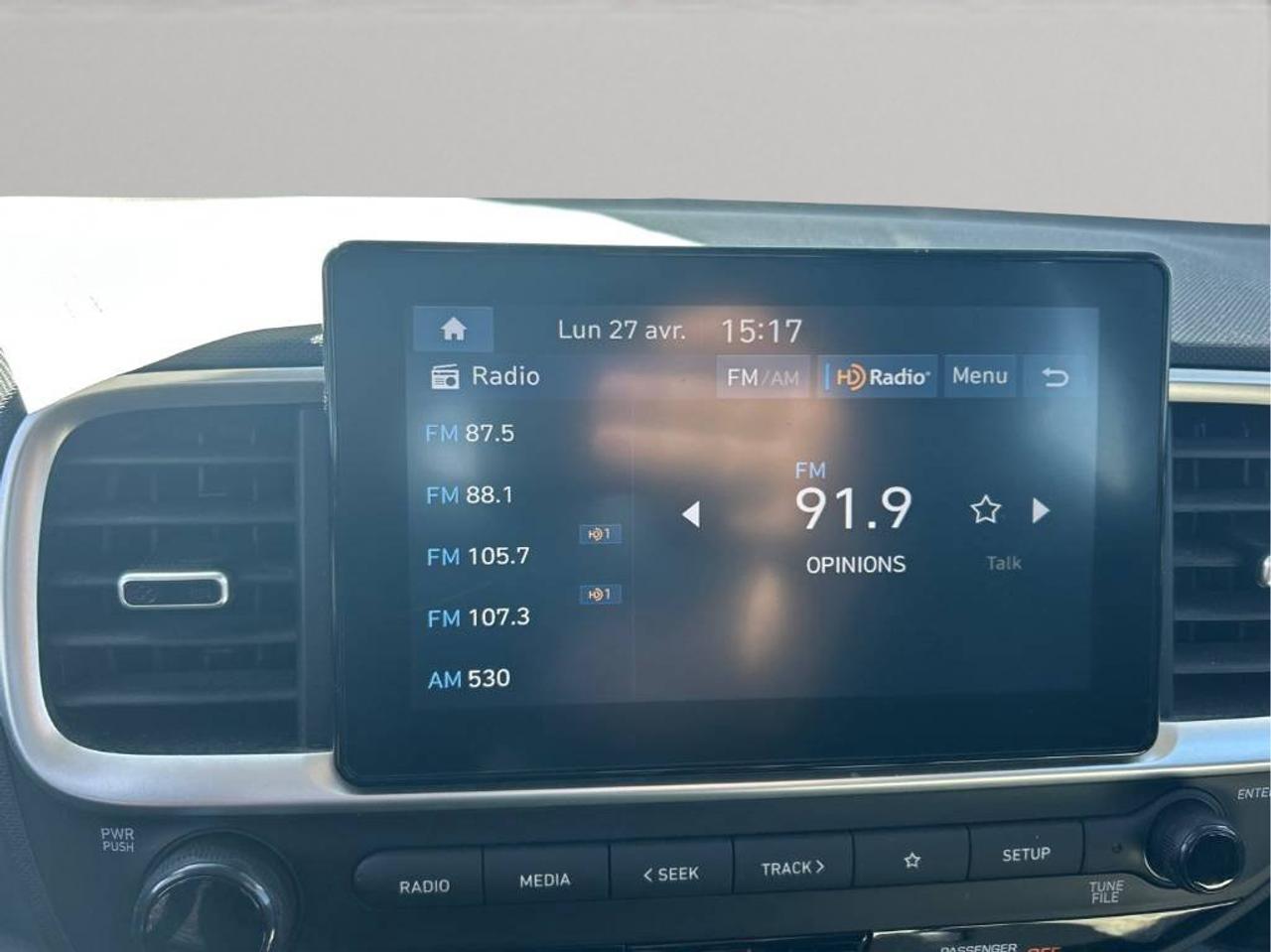 2023 Hyundai Venue Preferred | Reverse Cam | Heated Seats Photo