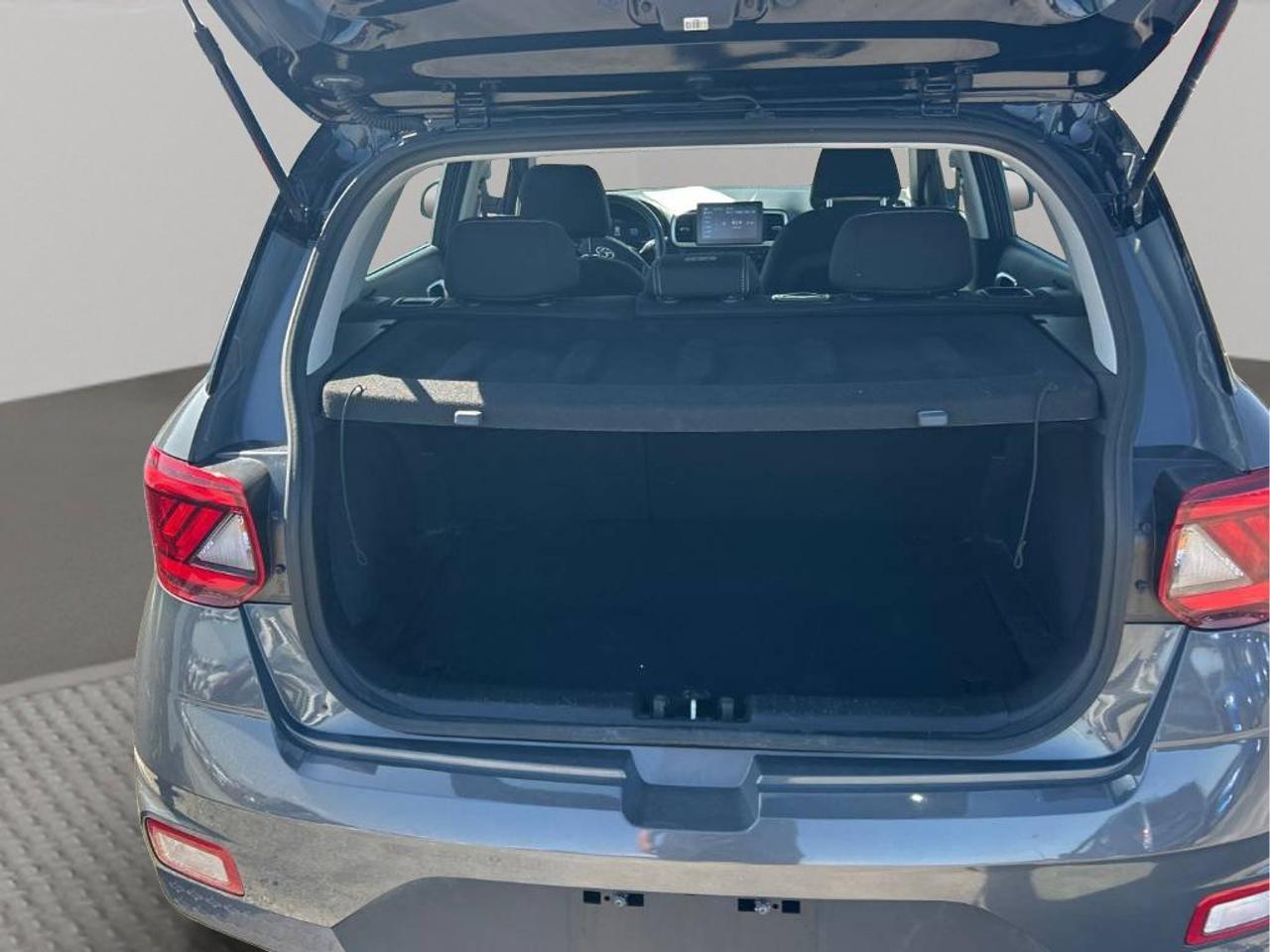 2023 Hyundai Venue Preferred | Reverse Cam | Heated Seats Photo