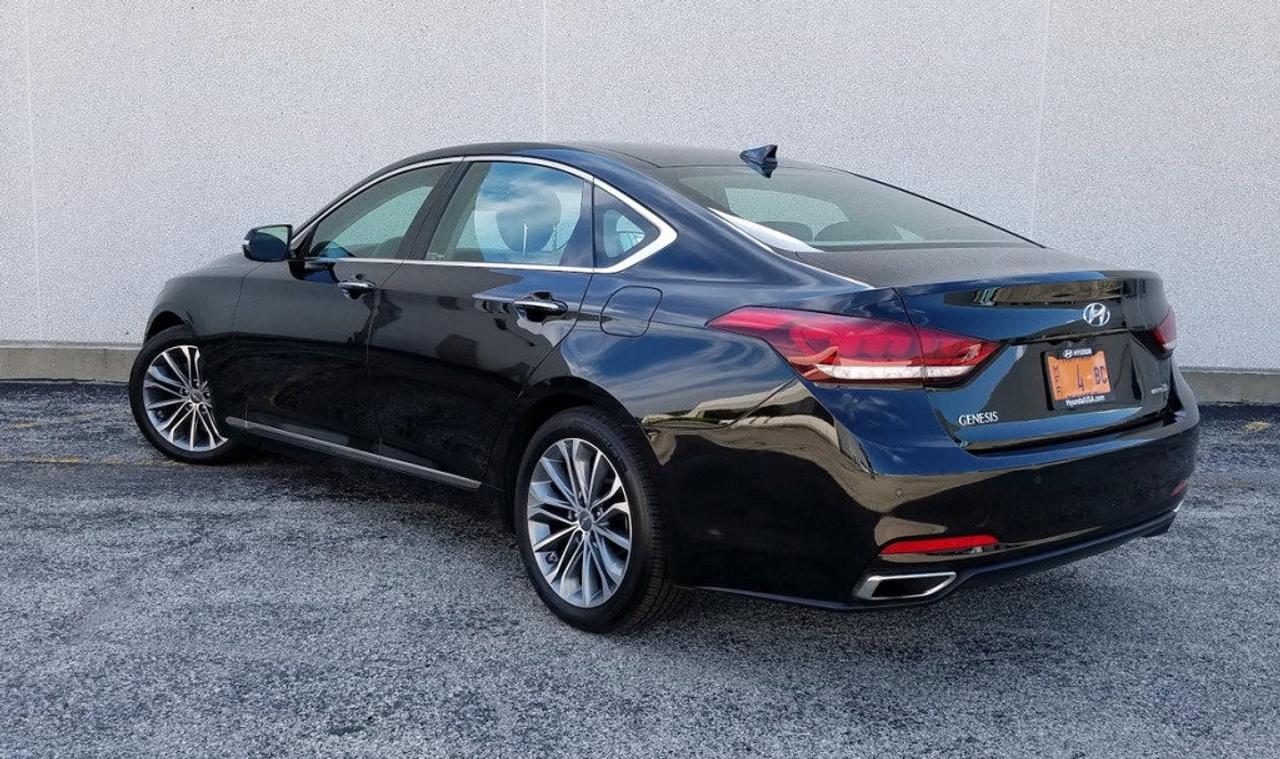 2016 Hyundai Genesis Sedan Premium Photo