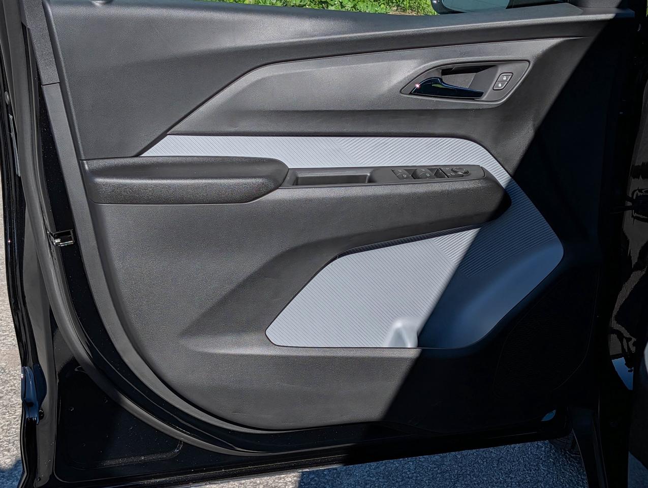 2027 Chevrolet Bolt LT Photo