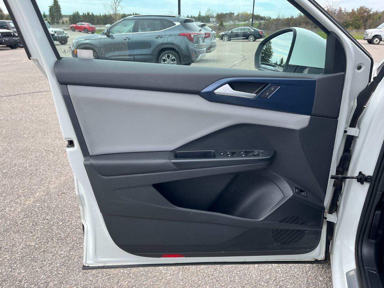 2023 Volkswagen Taos Comfortline 4Motion Photo