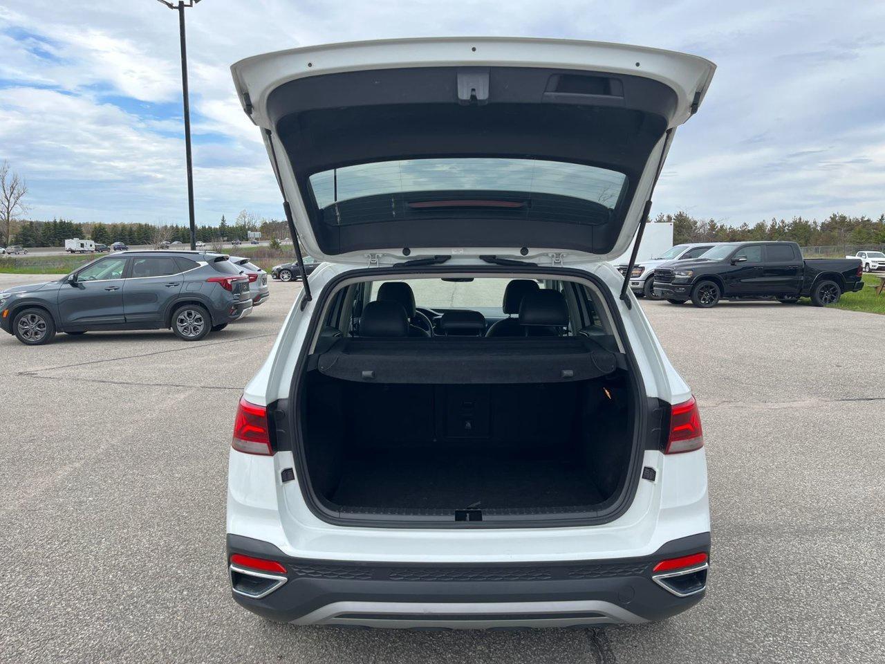 2023 Volkswagen Taos Comfortline 4Motion Photo