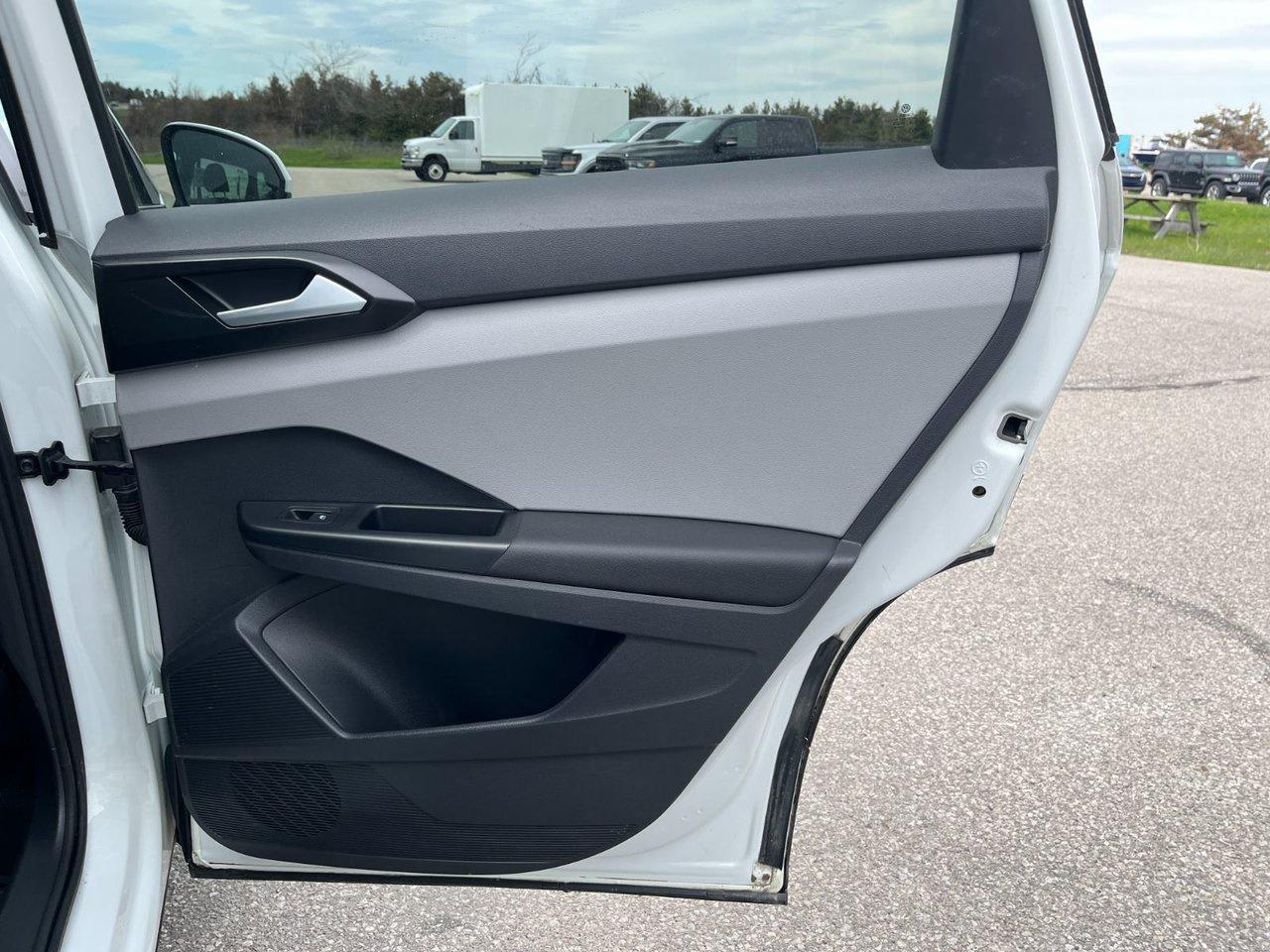 2023 Volkswagen Taos Comfortline 4Motion Photo